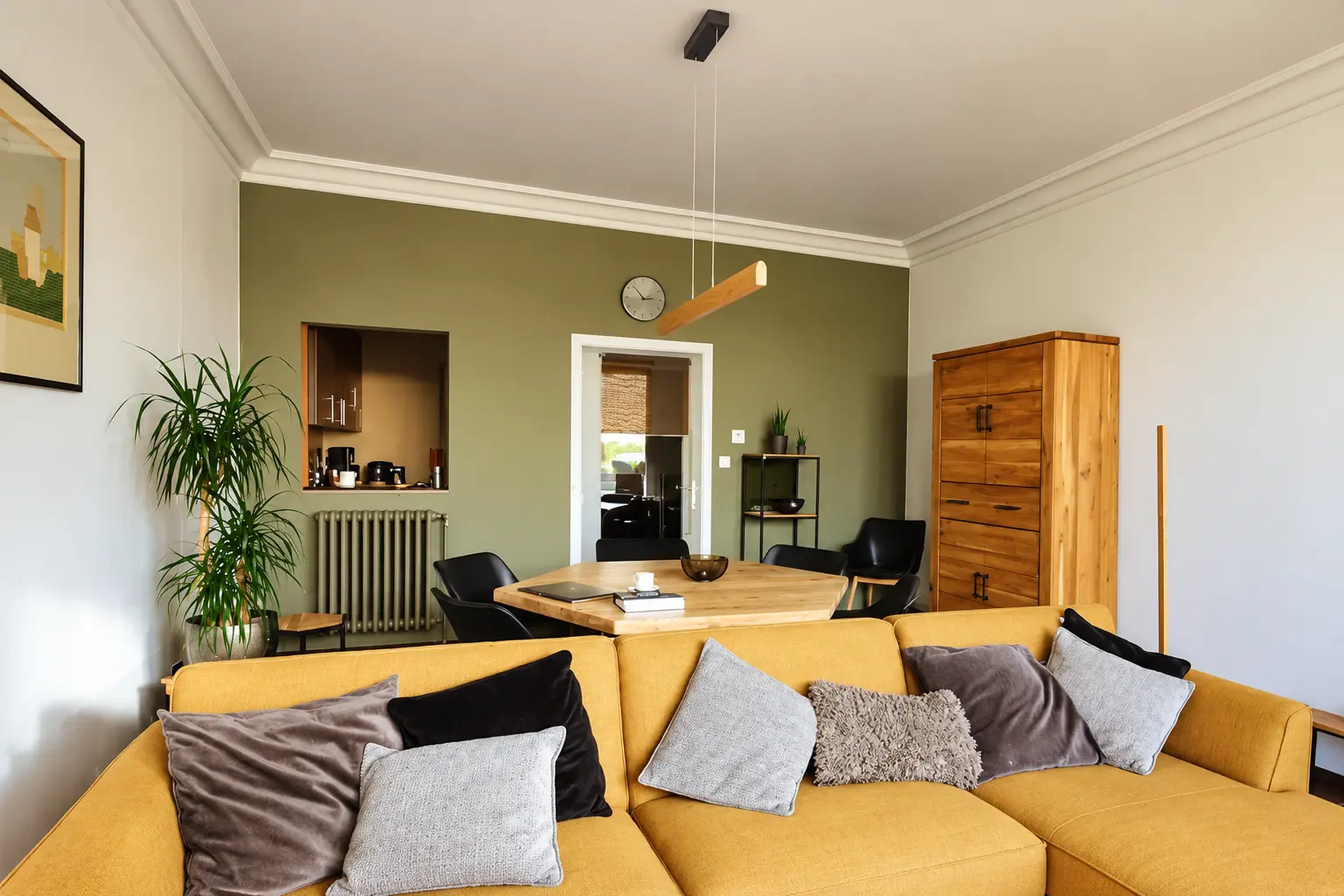 Woonkamer van Appartement Vuurtoren met zitbank en eettafel